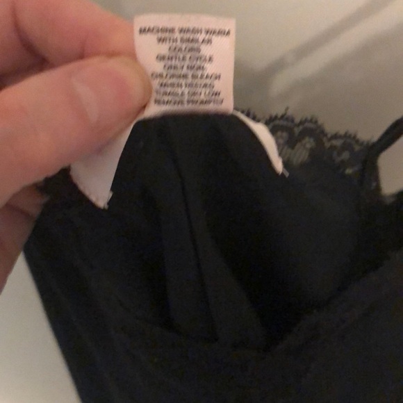 Lingerie- classic little black negligee by Victoria Secrets - Picture 4 of 4